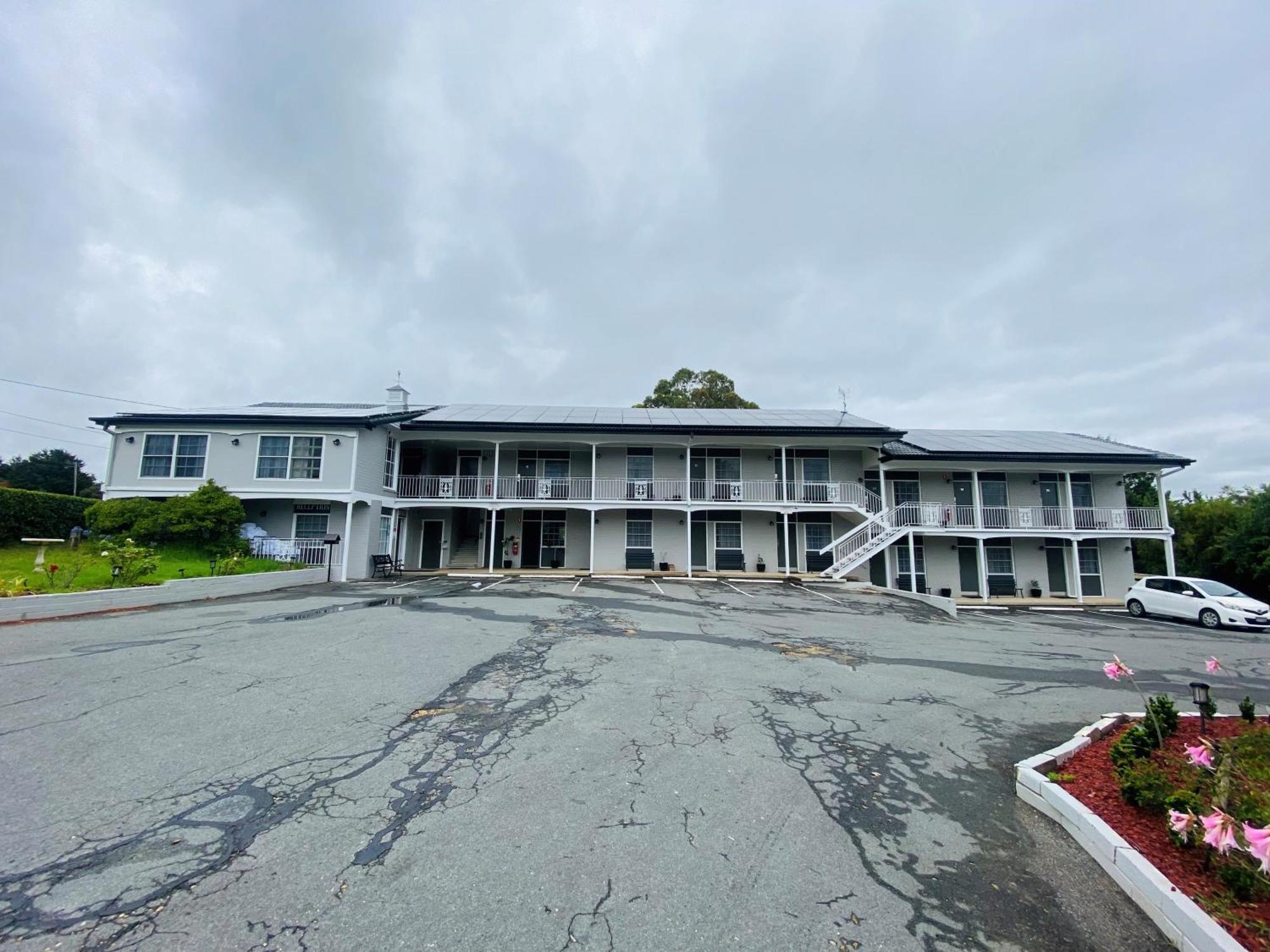 יאס Colonial Lodge Motor Inn מראה חיצוני תמונה