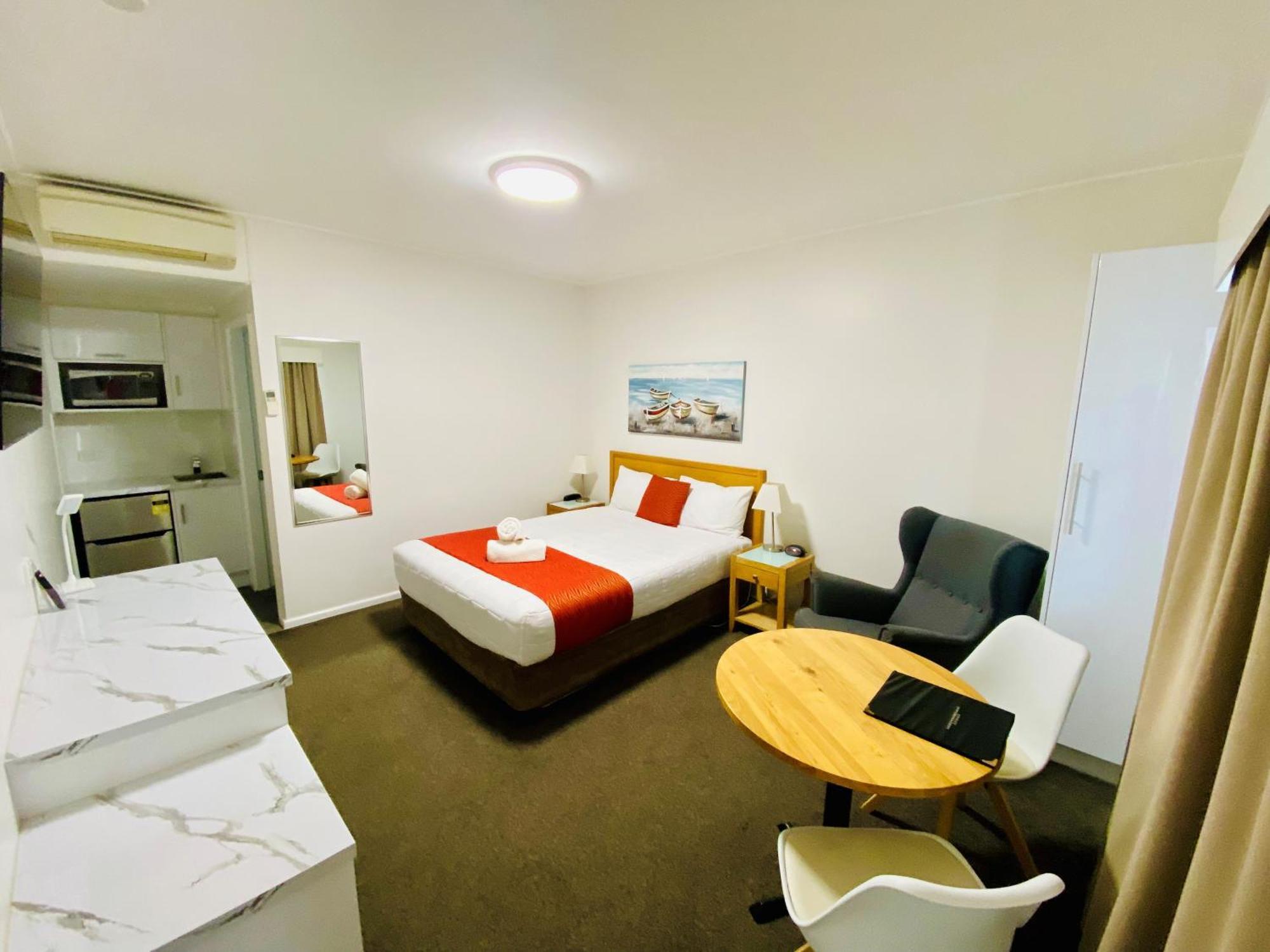 יאס Colonial Lodge Motor Inn מראה חיצוני תמונה