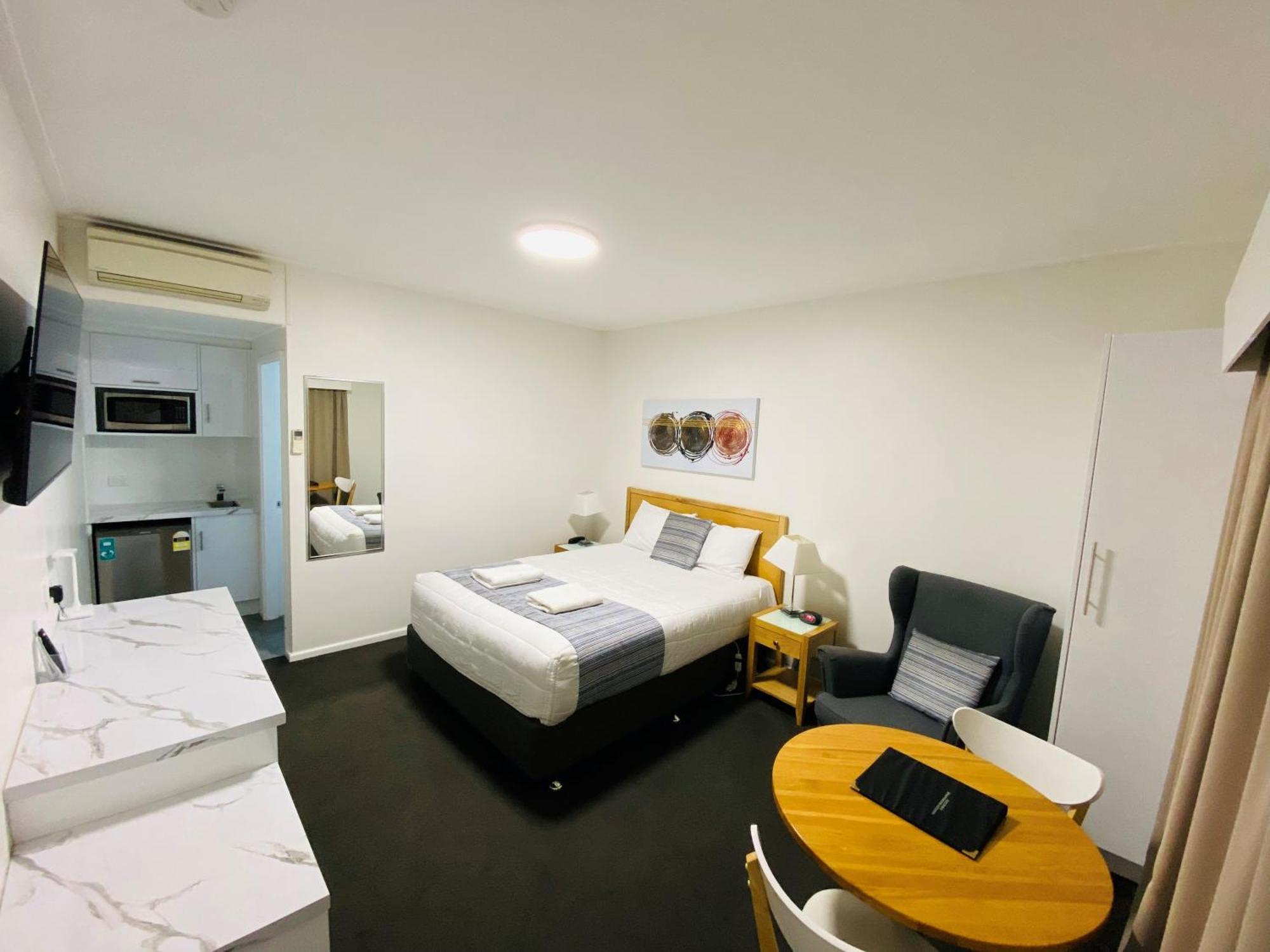 יאס Colonial Lodge Motor Inn מראה חיצוני תמונה