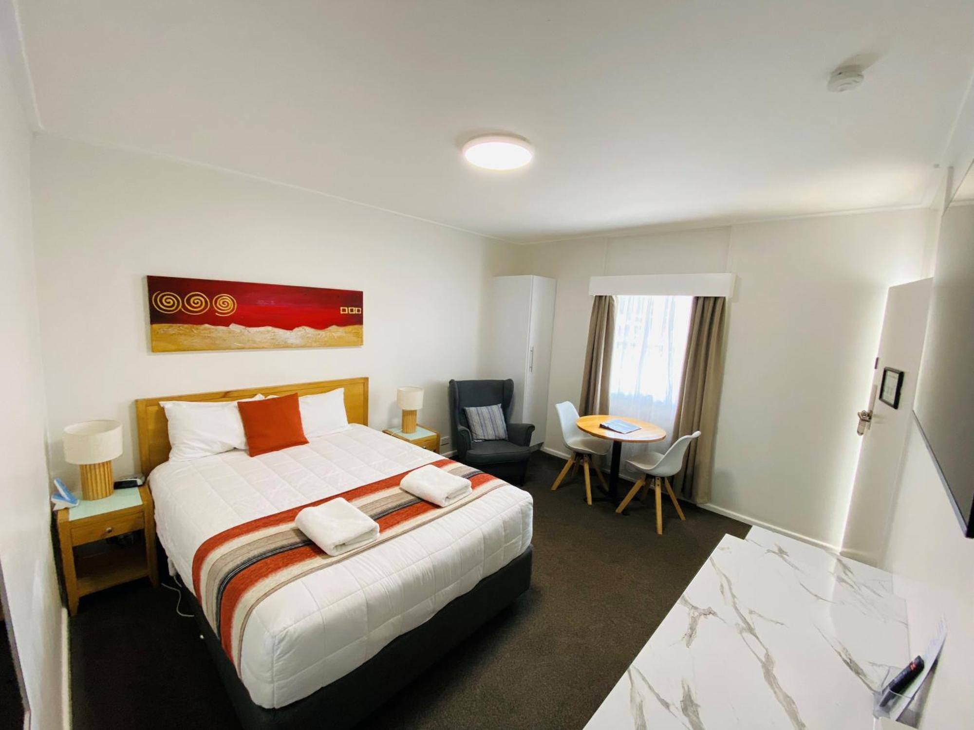 יאס Colonial Lodge Motor Inn מראה חיצוני תמונה