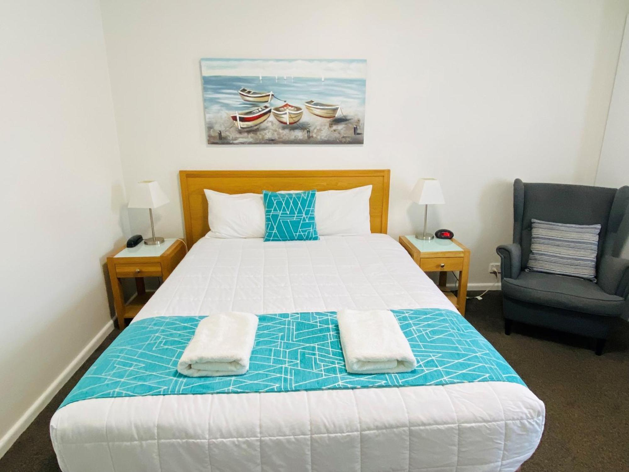 יאס Colonial Lodge Motor Inn מראה חיצוני תמונה