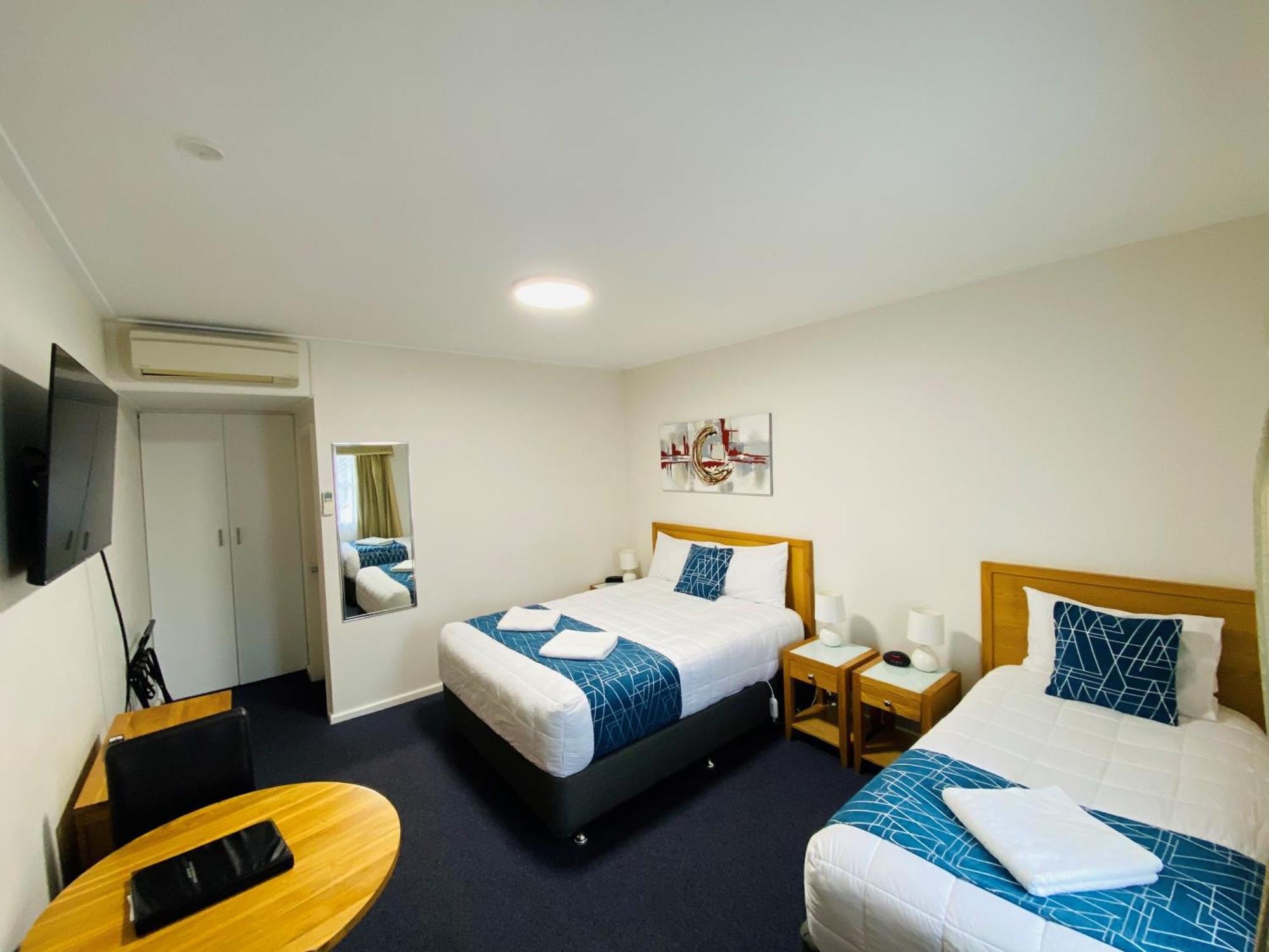 יאס Colonial Lodge Motor Inn מראה חיצוני תמונה