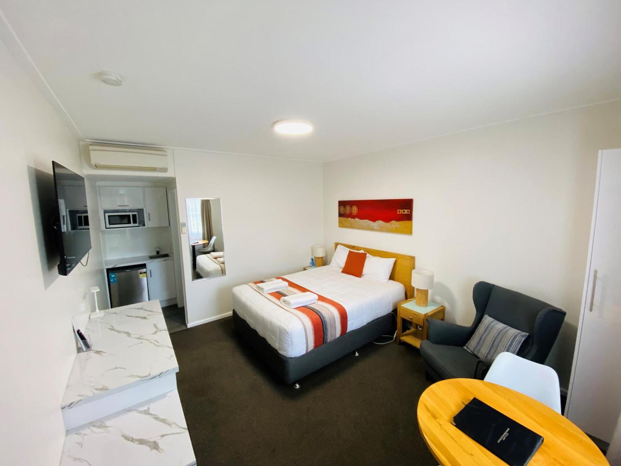 יאס Colonial Lodge Motor Inn מראה חיצוני תמונה